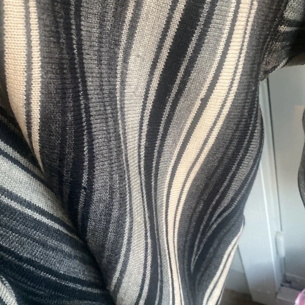 Express Tricot Gray Black White Striped Wool Cardigan - Picture 4 of 5